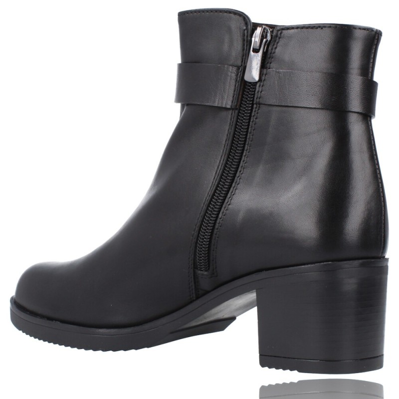 Women&#39;s Leather Ankle Boots with Plumers Heel 5245