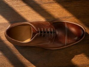 Prueba de flexión en el corte Prueba de flexión manual para comprobar un zapato de alta calidad de piel